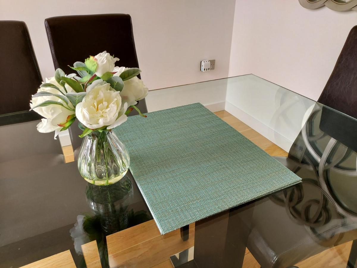 Quartermile Luxury Landing Apartment Edinburgh Bagian luar foto